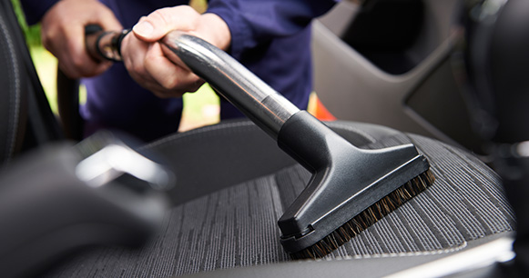Cómo limpiar la pantalla de tu coche?